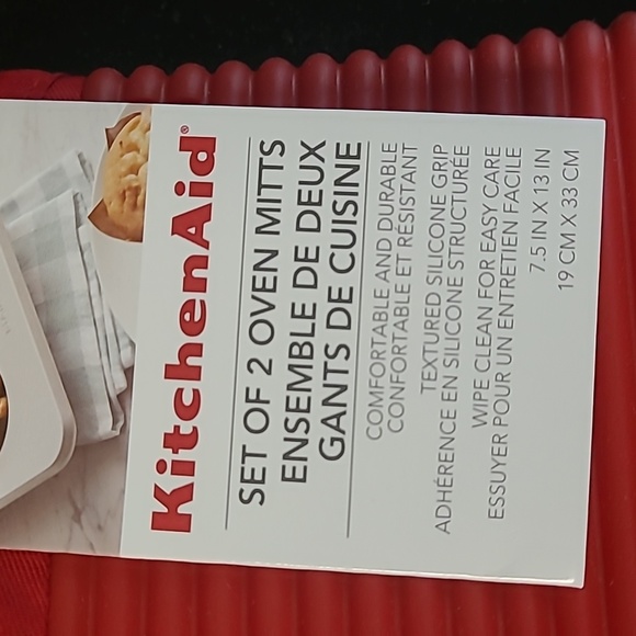 KitchenAid Silicone Oven Mitts - Picture 3 of 8